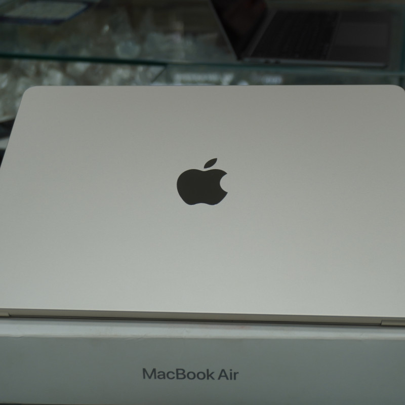 MacBook Air M3 13-Inch 8GB/256GB 8 Core CPU 8 Core GPU