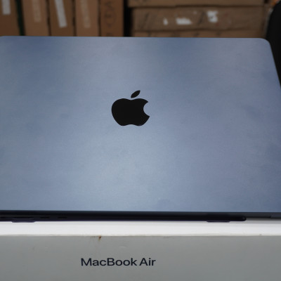 MacBook Air M3 13-Inch 8GB/256GB 8 Core CPU 8 Core GPU