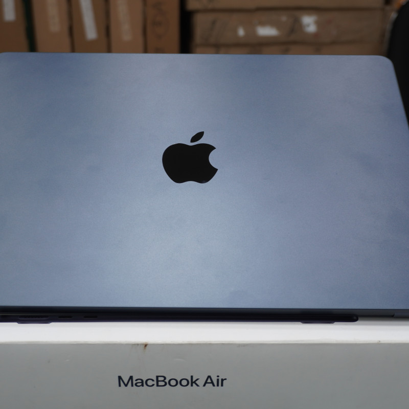 MacBook Air M3 13-Inch 8GB/256GB 8 Core CPU 8 Core GPU